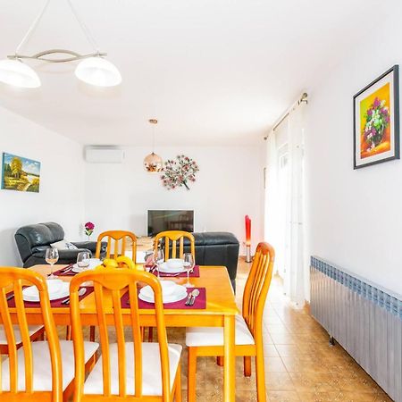 Family House With 2 Apartments - Irma 메덜린 외부 사진