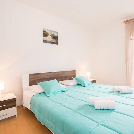 Family House With 2 Apartments - Irma 메덜린 외부 사진
