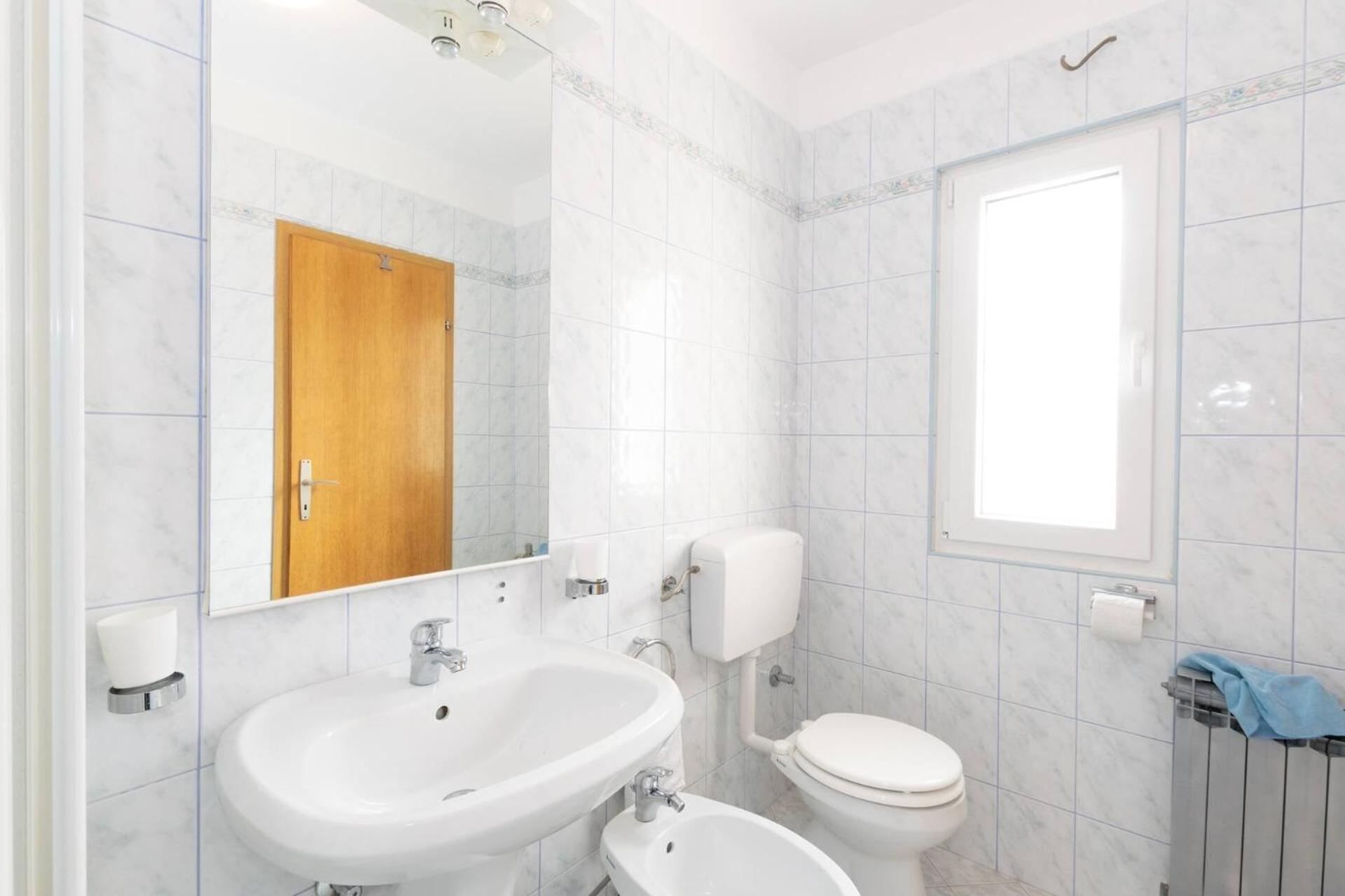 Family House With 2 Apartments - Irma 메덜린 외부 사진
