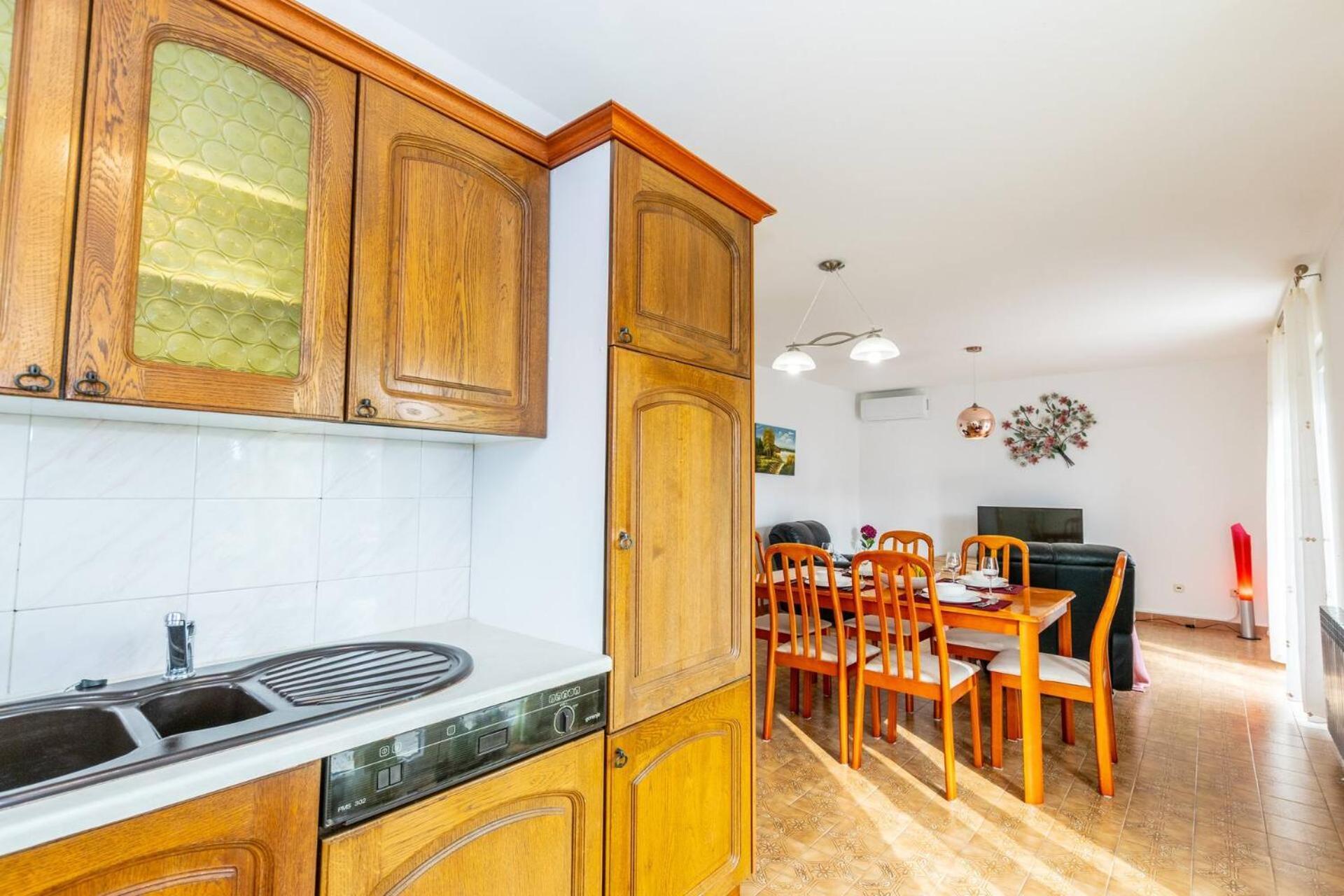 Family House With 2 Apartments - Irma 메덜린 외부 사진