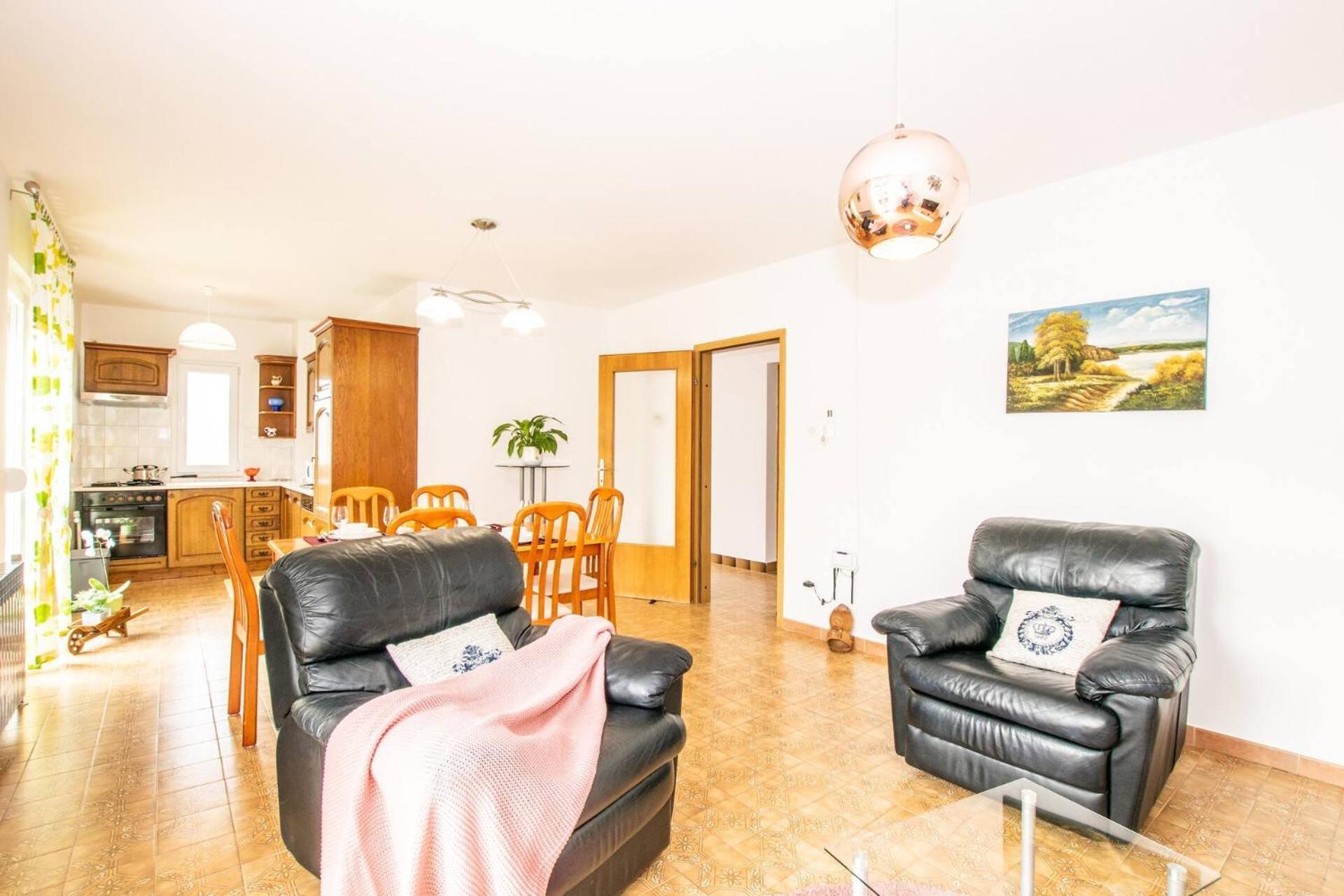 Family House With 2 Apartments - Irma 메덜린 외부 사진