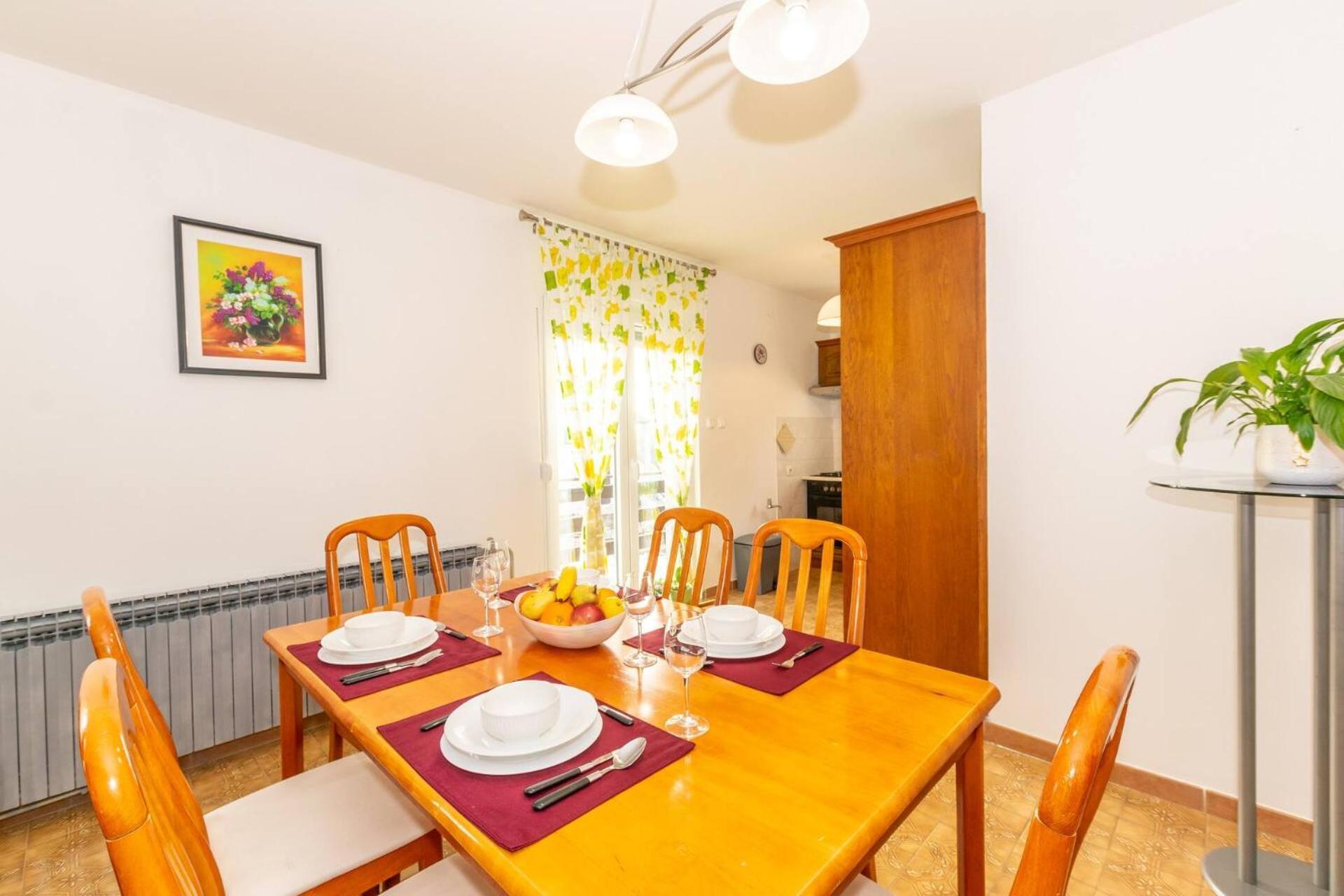 Family House With 2 Apartments - Irma 메덜린 외부 사진