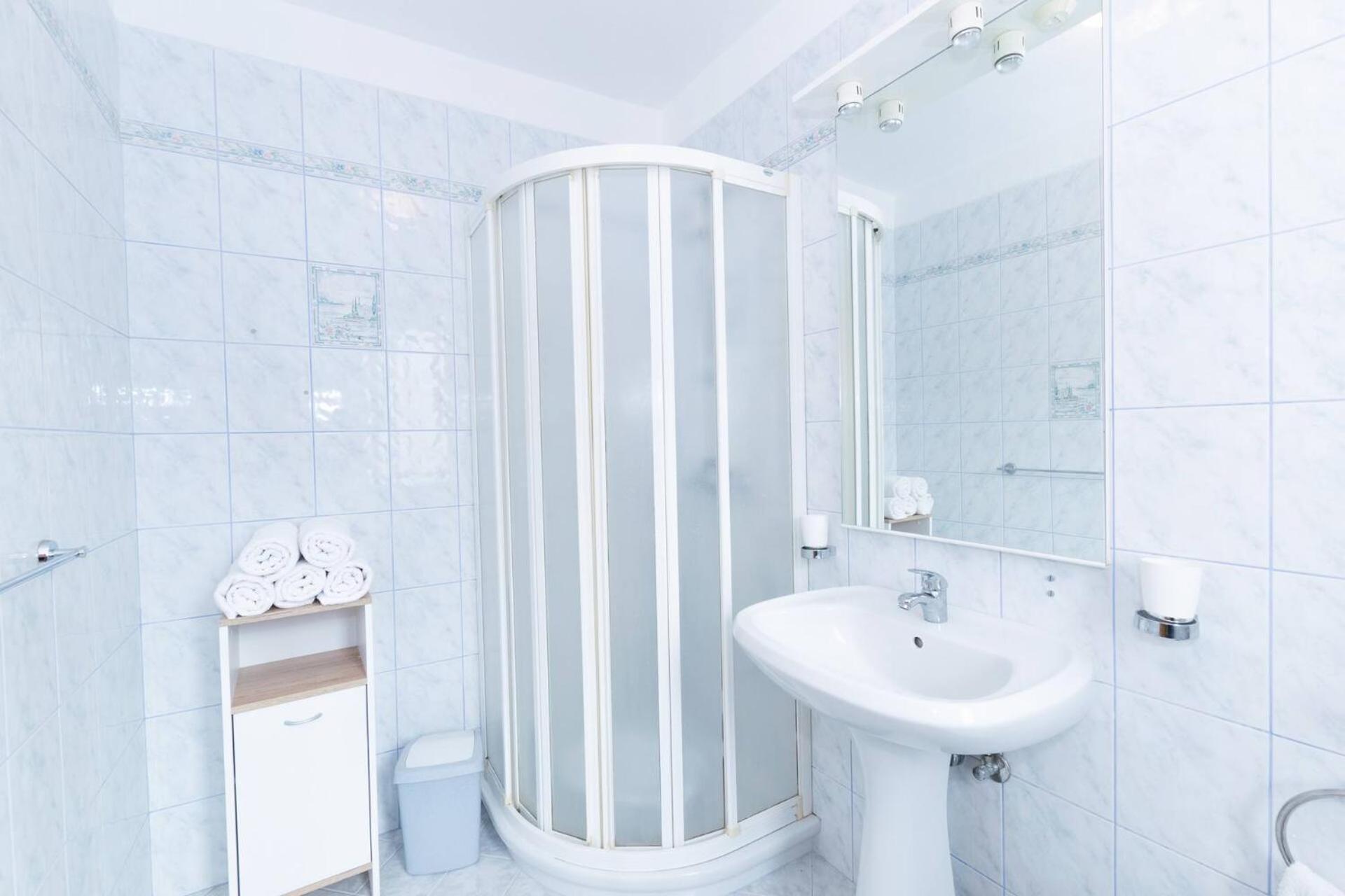Family House With 2 Apartments - Irma 메덜린 외부 사진