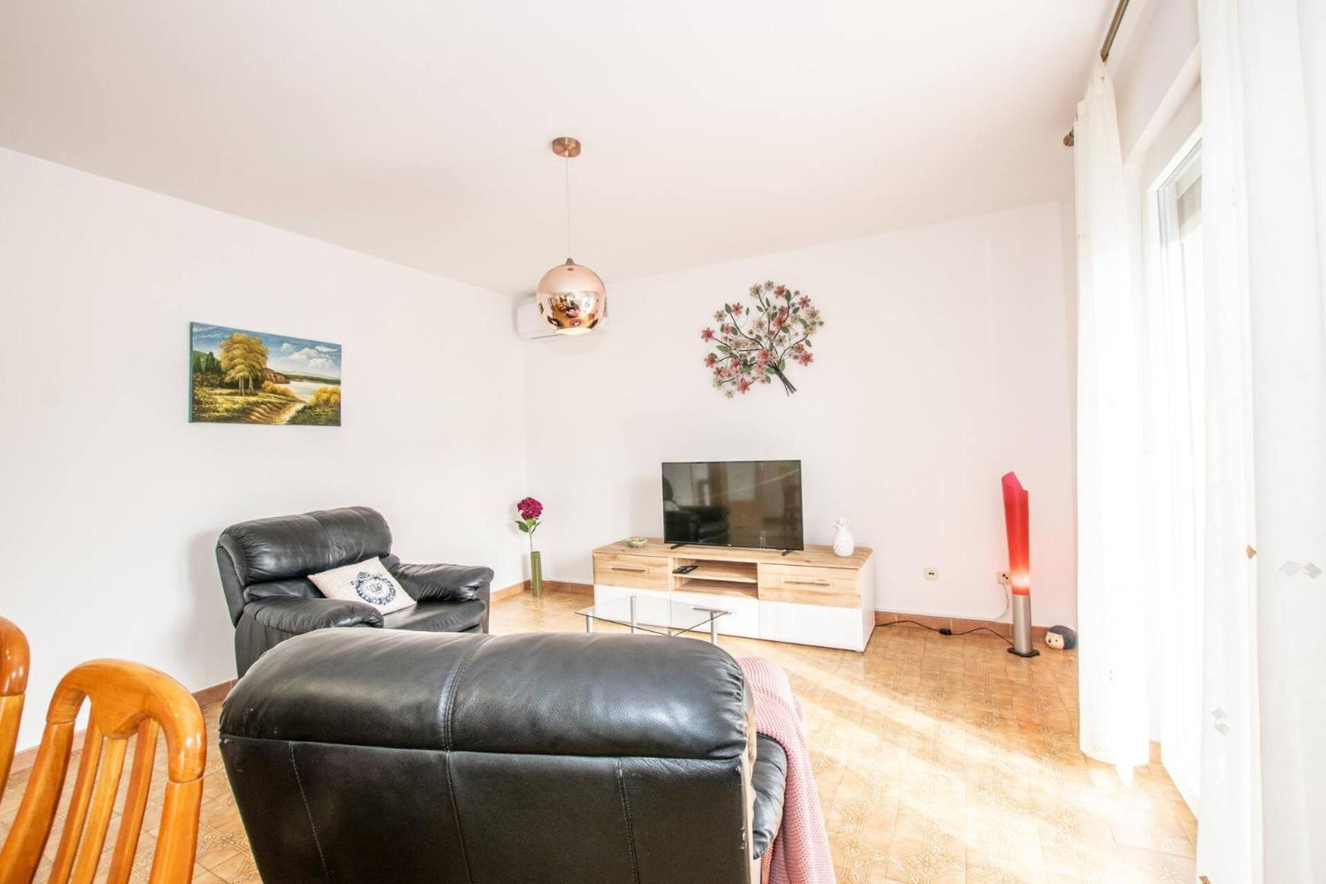 Family House With 2 Apartments - Irma 메덜린 외부 사진