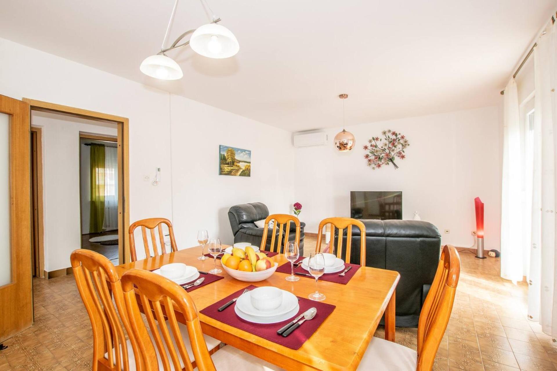 Family House With 2 Apartments - Irma 메덜린 외부 사진