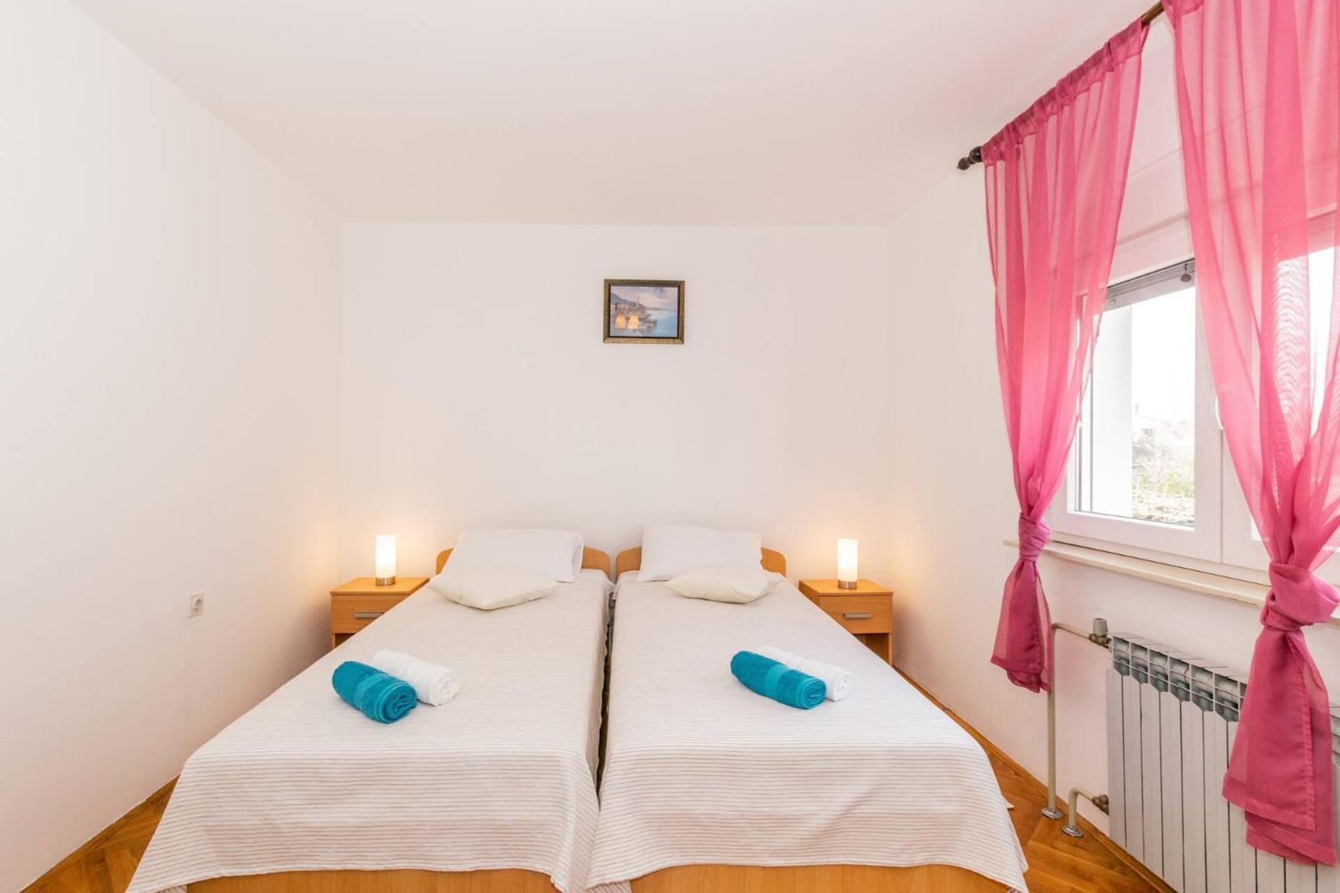 Family House With 2 Apartments - Irma 메덜린 외부 사진
