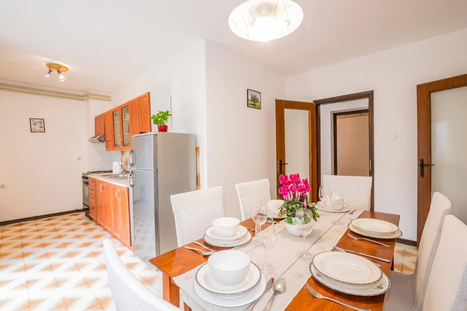 Family House With 2 Apartments - Irma 메덜린 외부 사진