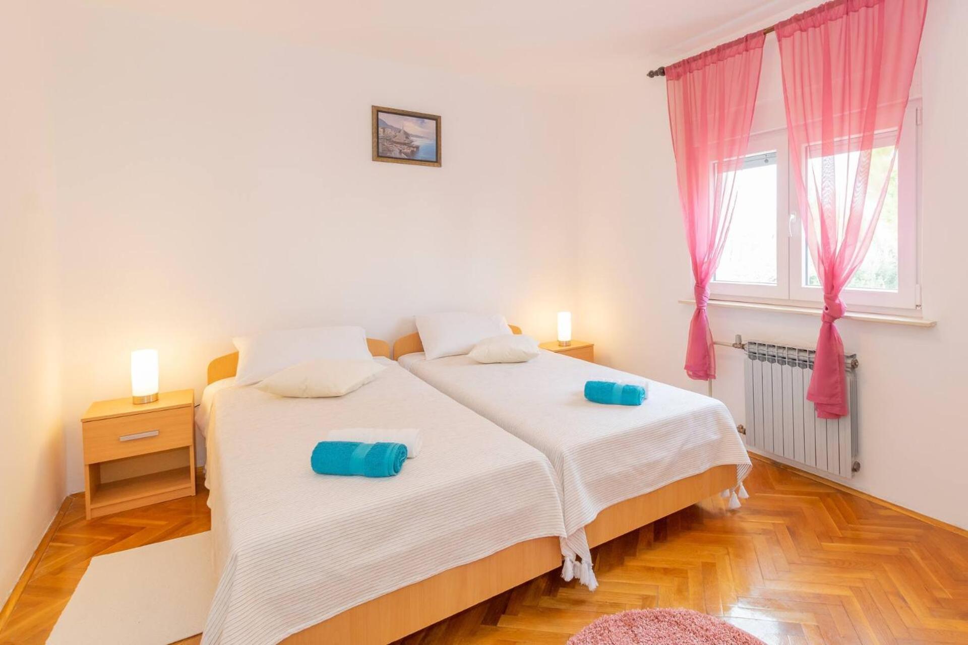 Family House With 2 Apartments - Irma 메덜린 외부 사진