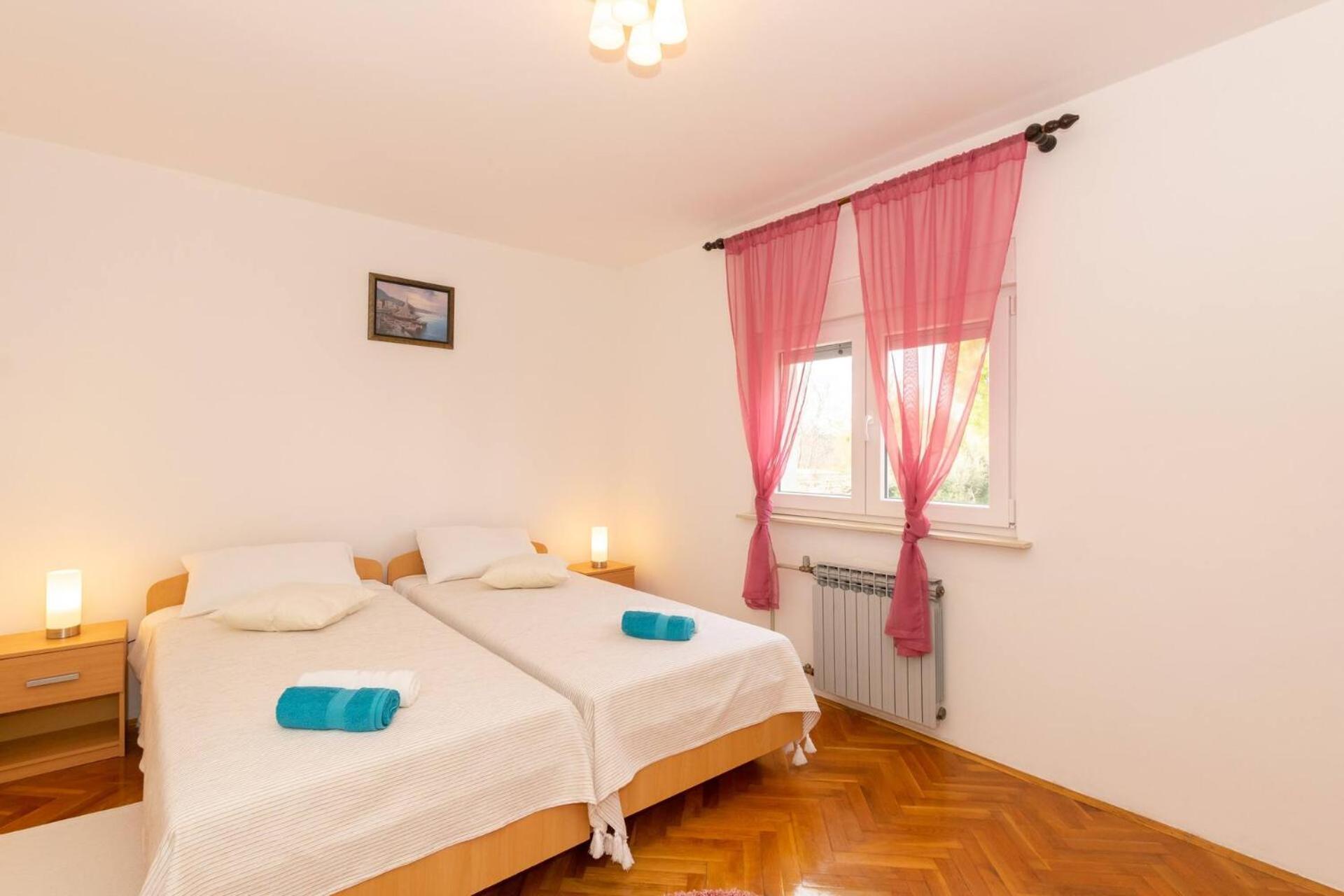 Family House With 2 Apartments - Irma 메덜린 외부 사진