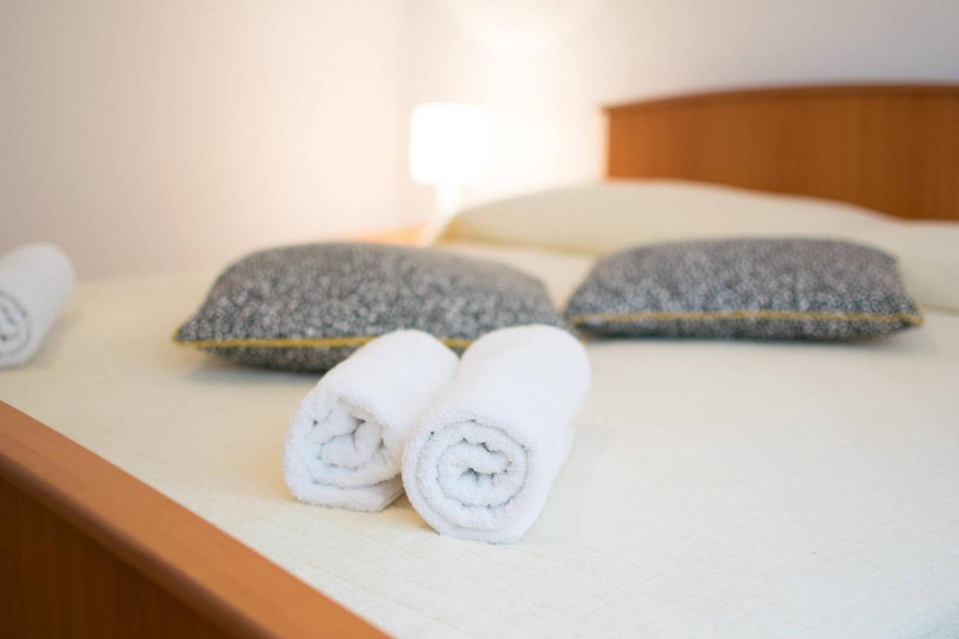 Family House With 2 Apartments - Irma 메덜린 외부 사진