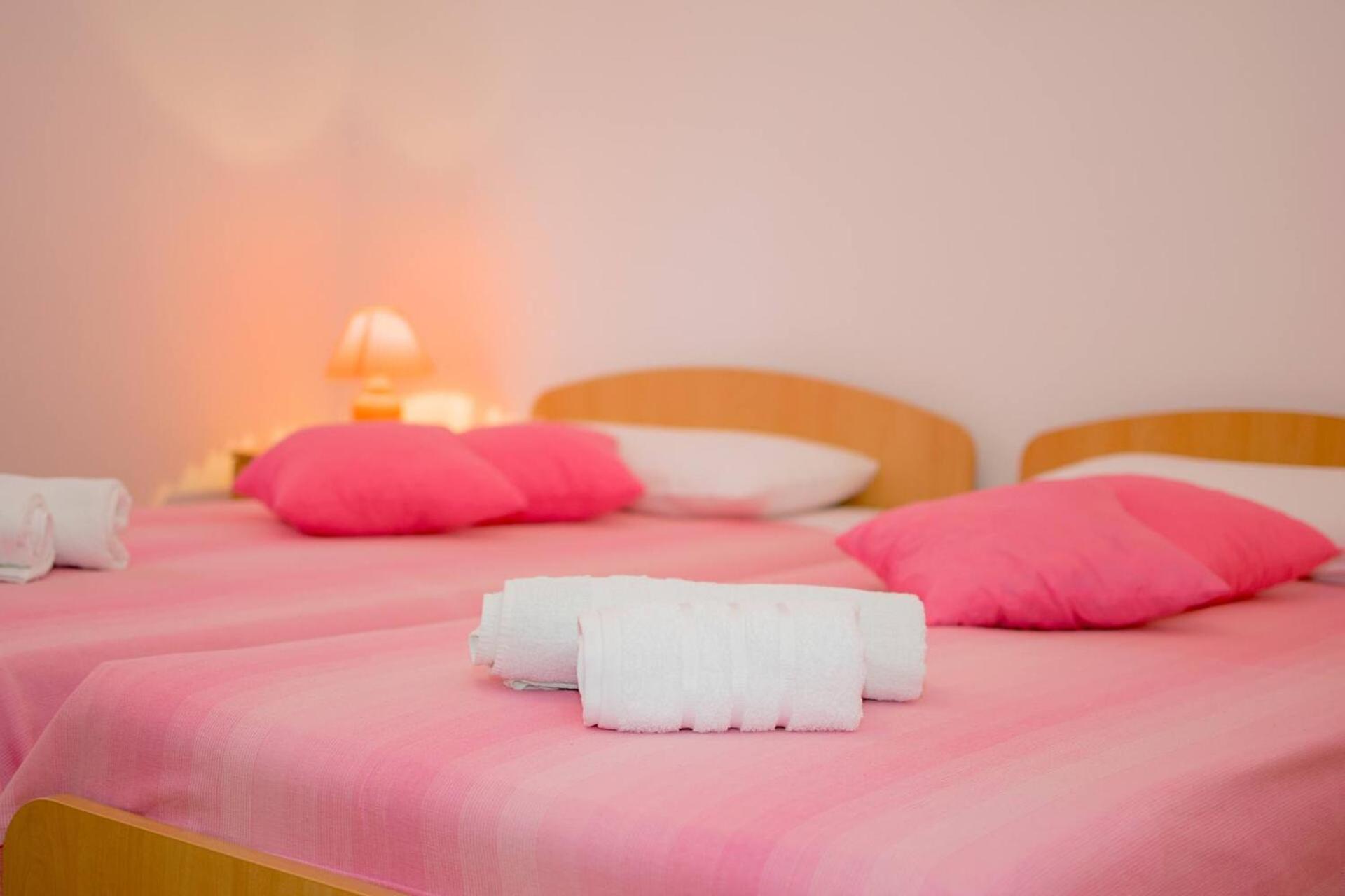 Family House With 2 Apartments - Irma 메덜린 외부 사진