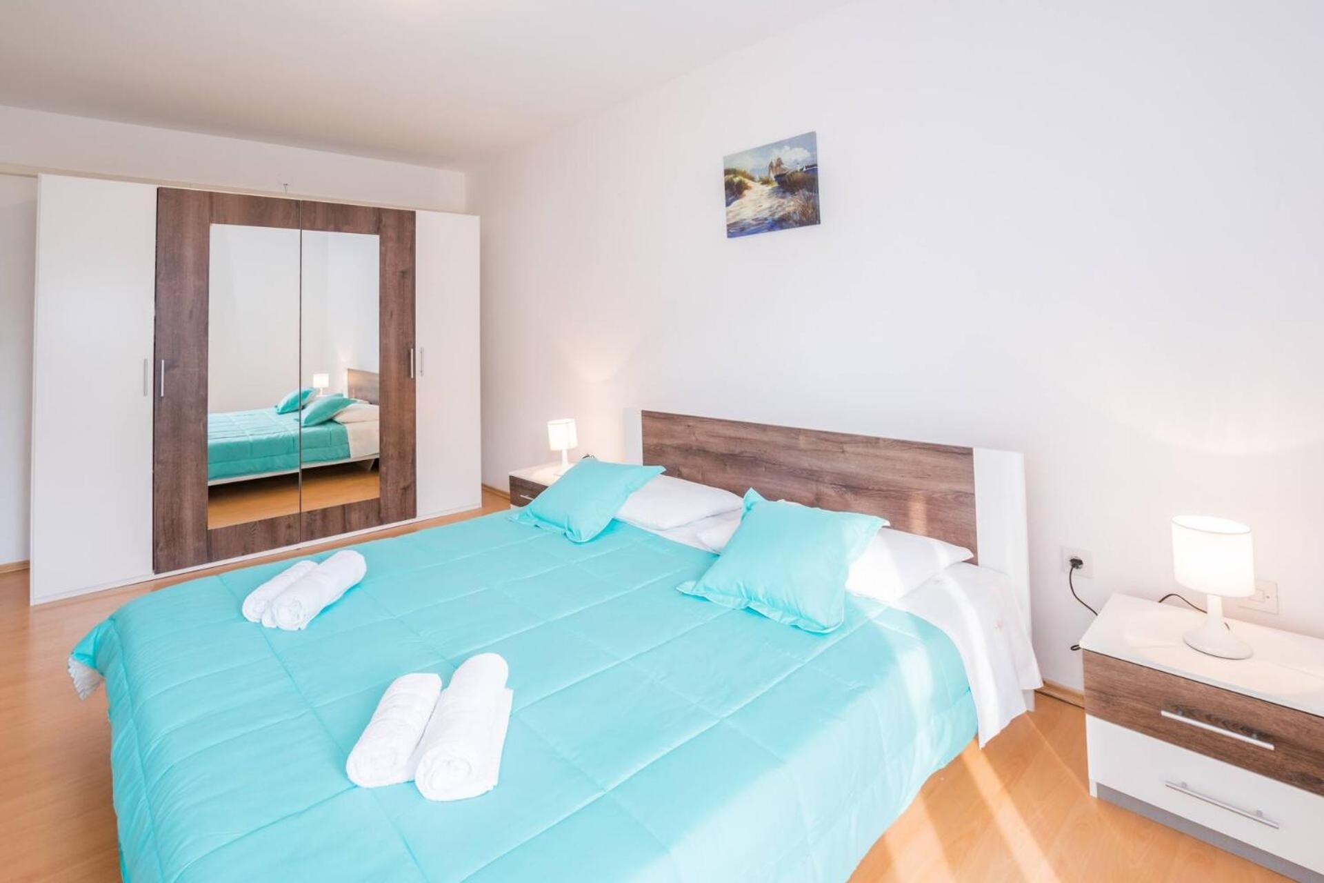 Family House With 2 Apartments - Irma 메덜린 외부 사진