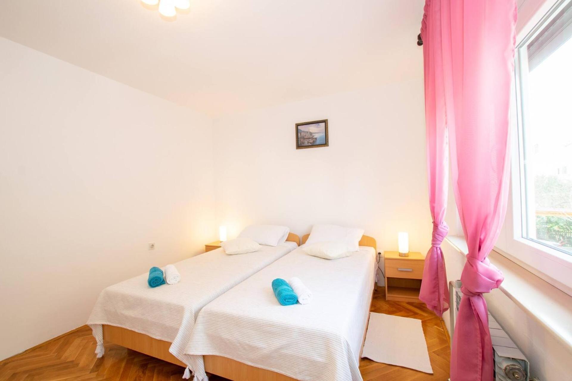 Family House With 2 Apartments - Irma 메덜린 외부 사진